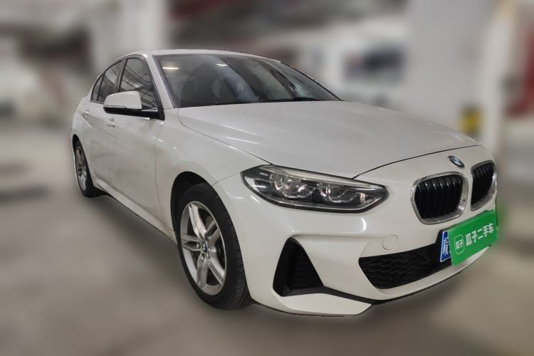 Used BMW 1 Series 2019 118i M Sport Package Front Right 45 Deg