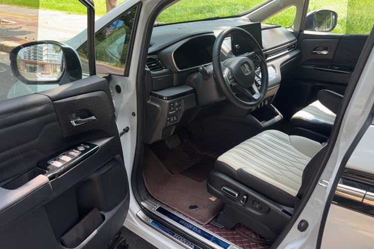 Used Honda Elysion 2024 2.0L eHEV Comfort Edition Interior 1