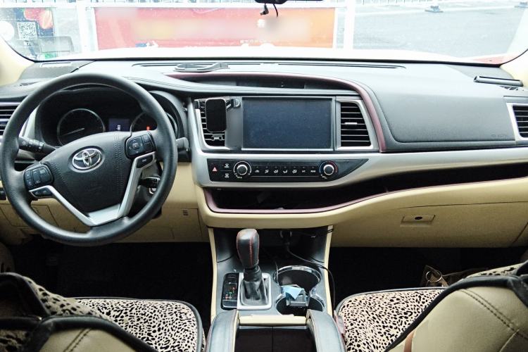 Used Toyota Highlander 2015 2.0T Four-Wheel Drive Elite Edition 7-Seater Center Console