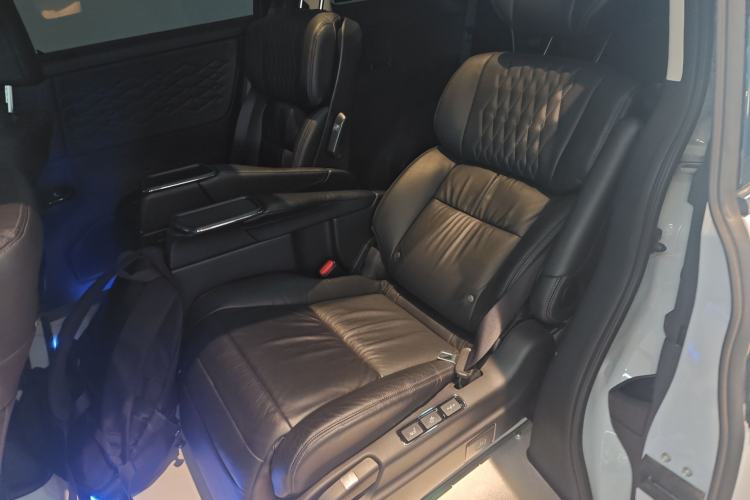 Used Honda Elysion 2024 2.0L eHEV Ultimate Edition
