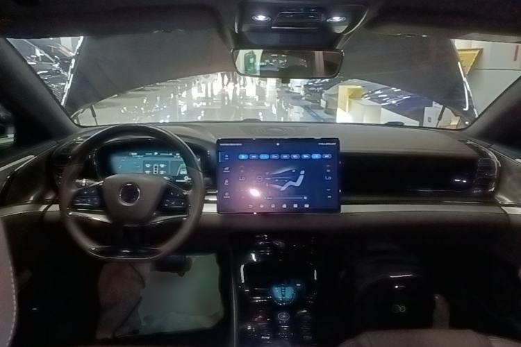 Used BYD Han 2023 EV Champion Edition 506KM Front-Wheel-Drive Premium Model Center Console