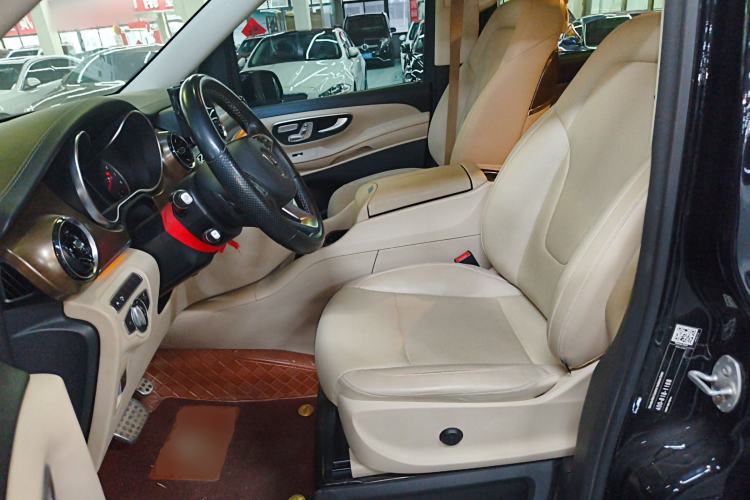 Used Mercedes-Benz V-Class 2016 V 260 L Prestige Extended Edition Left Front Seat