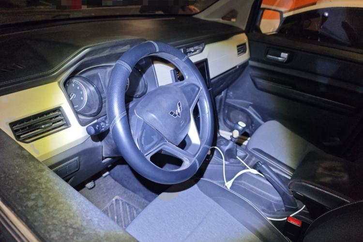 Used Wuling Hongguang PLUS 2019 1.5T Manual Comfort Version 7 Seats Steering Wheel