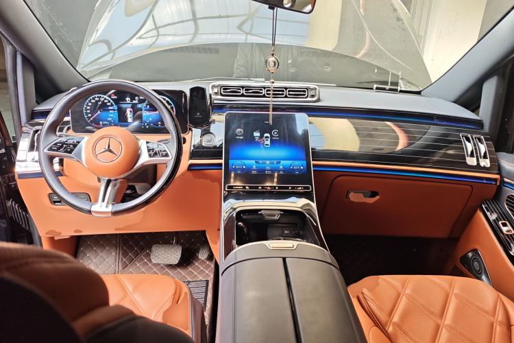 Used Mercedes-Benz Vito 2024 2.0T Business Version 7 Seats Center Console