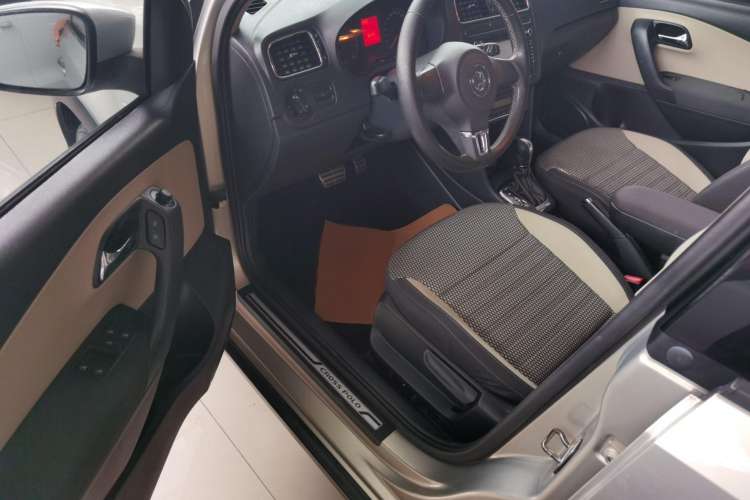 Used Volkswagen Polo 2012 1.6L Cross Polo Automatic Transmission
