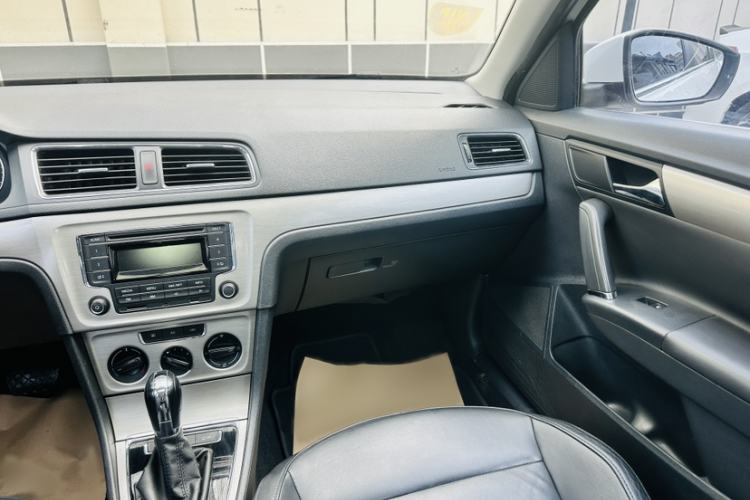 Used Volkswagen Lavida 2013 Restyled Classic 1.6L Automatic Comfort Edition Interior 1