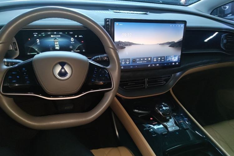 Used Denza D9 2022 DM-i 945 Luxury Model
