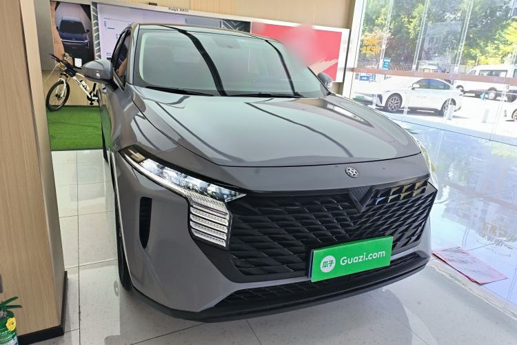 Used Venucia V 2021 260T Idol Edition
