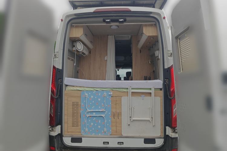 Used SAIC MAXUS V90 RV 2021 2.0T Travel Master V90 Self-Propelled Class B RV Deluxe Edition with a Horizontal Bed Trunk