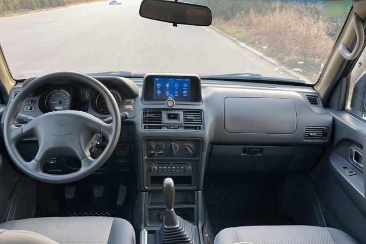 Used Leopaard Q6 2014 2.4L Two-Wheel Drive Version
