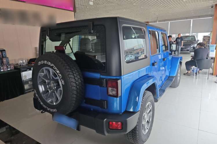 Used Jeep Wrangler 2015 3.0L Sahara Four-Door Comfort Edition
