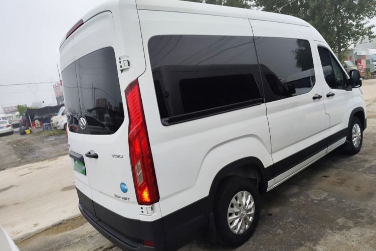 Used SAIC MAXUS Xintu V90 2022 2.0T AMT Yunjie Front-Wheel-Drive Long Wheelbase High-Roof Single-Tire Rear 7-Seater
