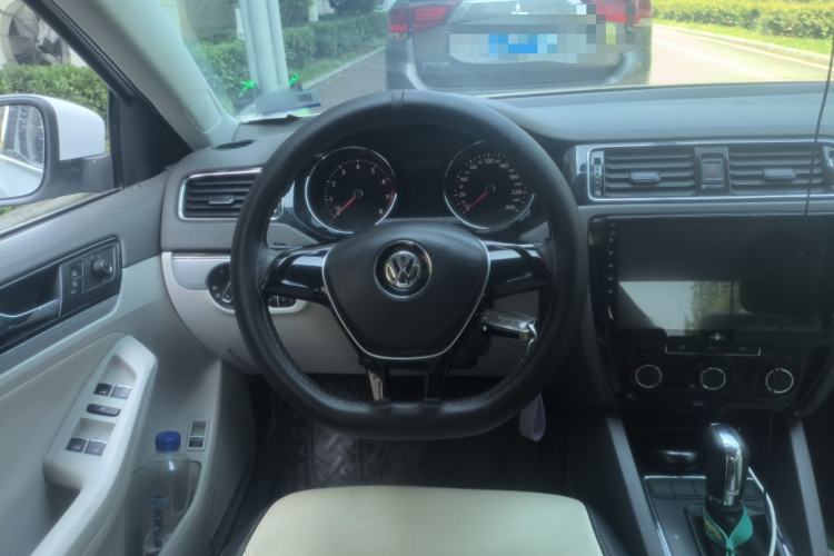 Used Volkswagen Sagitar 2015 1.6L Automatic Comfort Model Steering Wheel