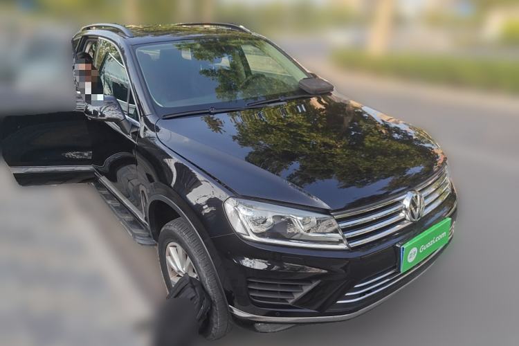 Used Volkswagen Touareg 2017 3.0 TSI Touareg Model Front Right 45 Deg