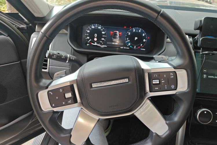Used Land Rover Discovery 2023 360 PS Metropolitan Edition Steering Wheel