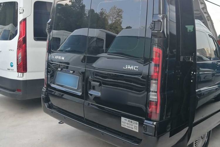 Used JMC Fushun 2025 2.0T 6MT Diesel Mid-Range Business-Class 9-Seater (Non-Commercial)
