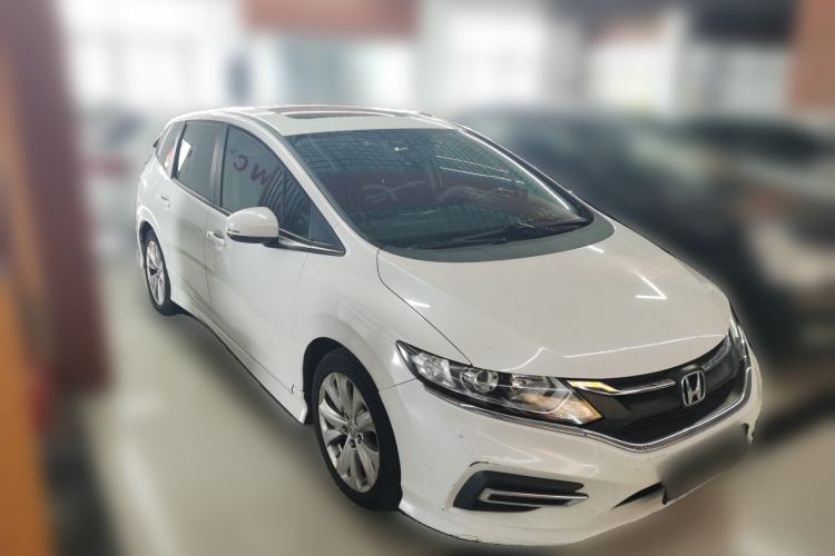 Used Honda Jade 2017 1.8L automatic Comfort version 5 seats Front Right 45 Deg