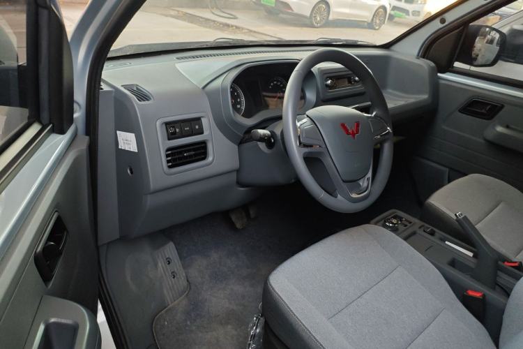 Used Wuling Yangguang 2025 Model 400km Bus Edition—Comfort Edition
