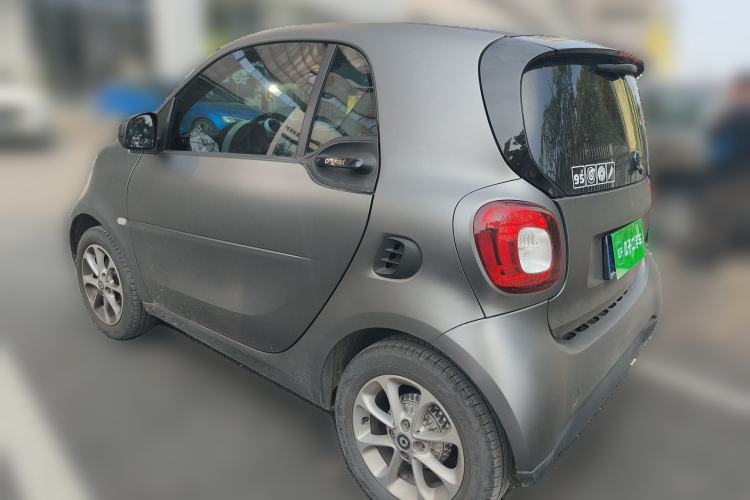 Used smart fortwo 2015 1.0L 52 kW hardtop Dynamic version
