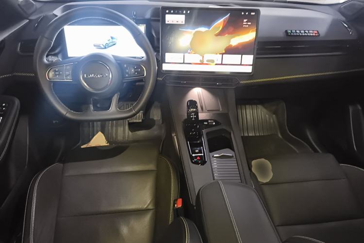 Used Lynk & Co 03 2025 2.0TD DCT Champion Edition Pro Center Console