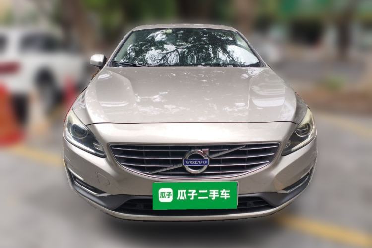Used Volvo S60 2015 S60L 2.0T Zhiyuan Edition

