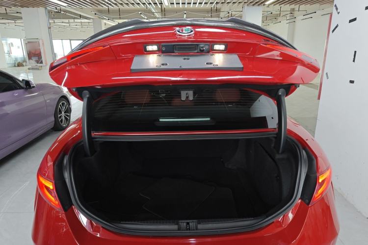 Used Alfa Romeo Giulia 2017 2.0T 200HP Elite Edition Trunk