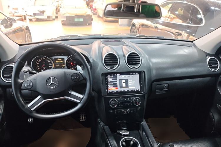 Used Mercedes-Benz M-Class AMG 2011 AMG ML 63 Center Console