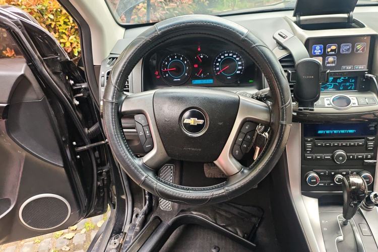 Used Chevrolet Captiva 2014 2.4L 4x4 Flagship Edition 7 Seats Steering Wheel