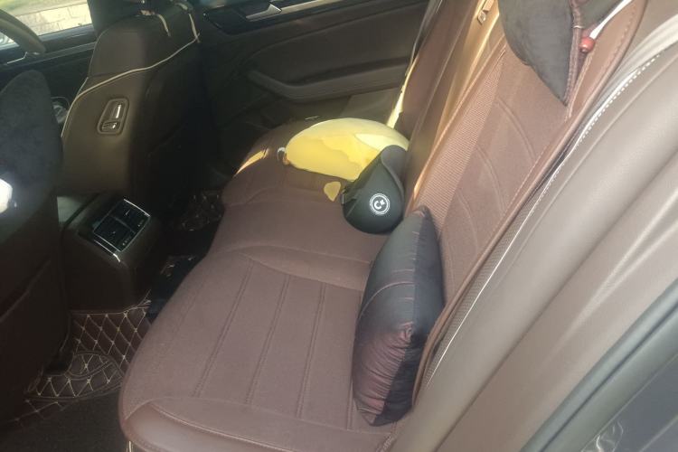 Used Volkswagen Phideon 2016 380TSI Two-Wheel-Drive Supreme Edition Left Rear Seat