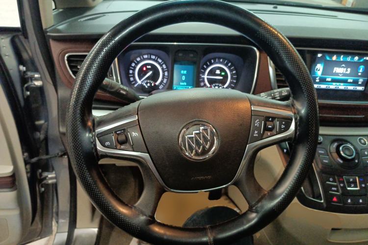 Used Buick GL8 2018 28T Luxury Model China VI Standard Steering Wheel