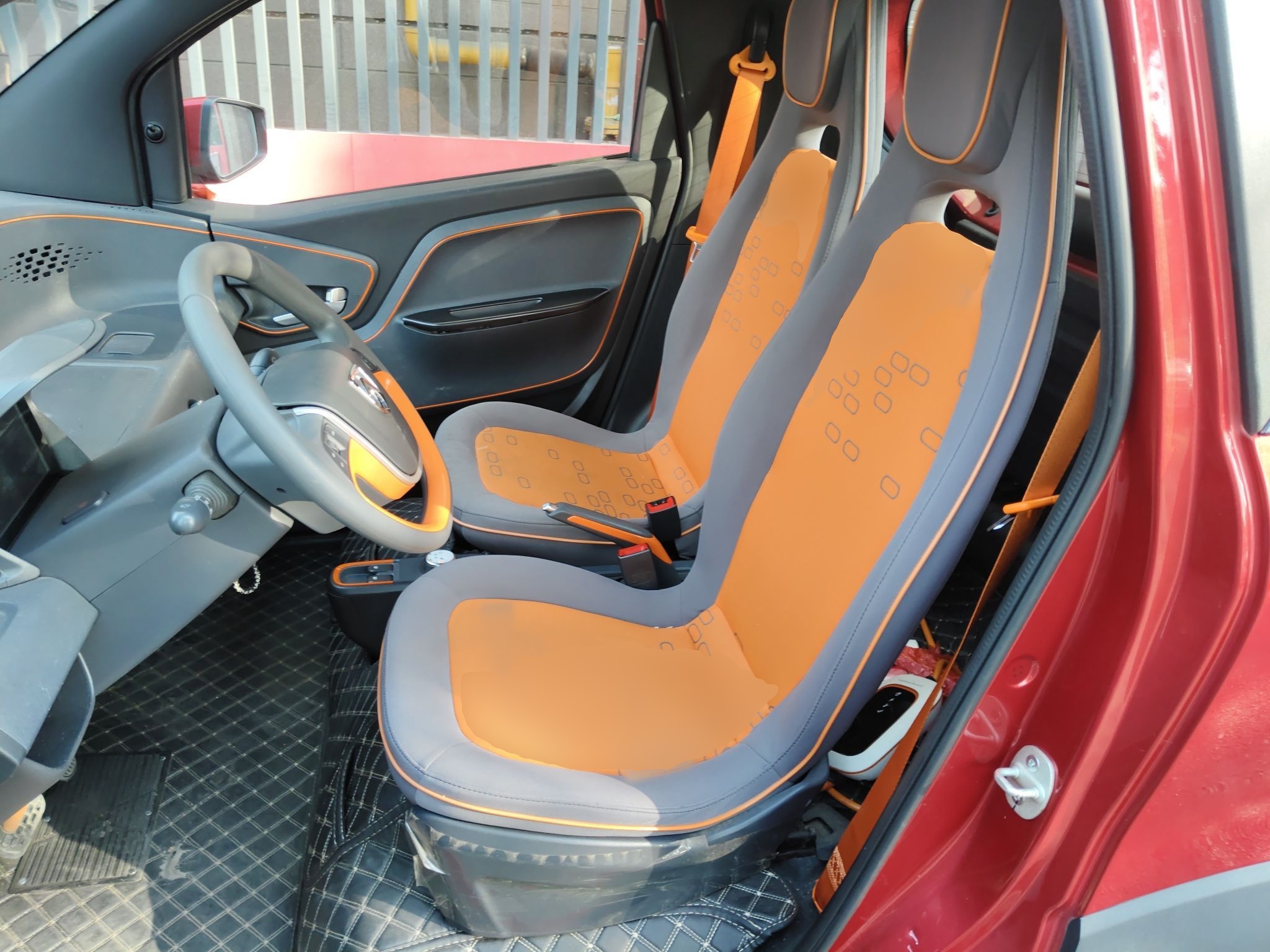 Переднее сиденье в автомобиле