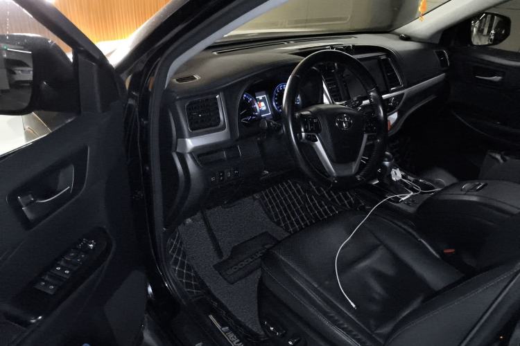 Used Toyota Highlander 2018 2.0T Four-Wheel Drive Luxury Edition 7 Seats China V Emission Standard
