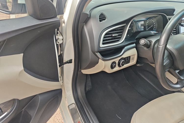 Used Buick GT 2017 15N Automatic Elite Version Driver Seat