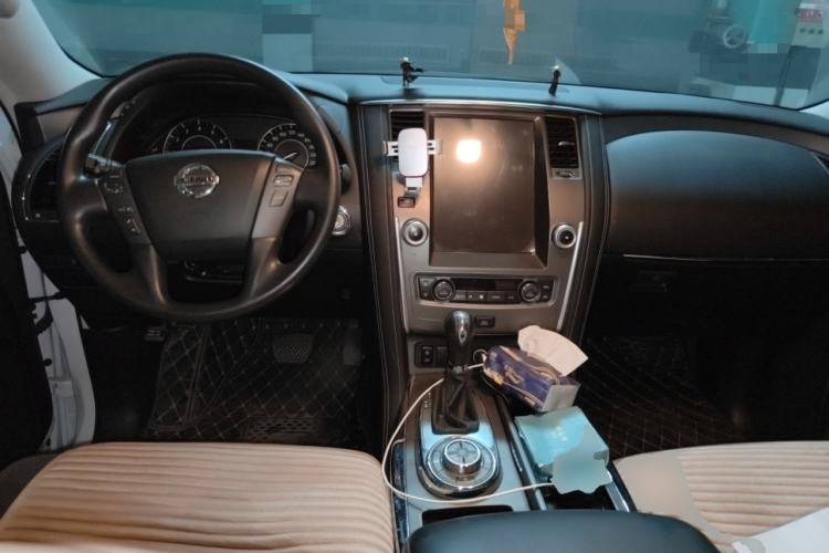 Used Nissan Patrol 2018 4.0L LinkedIn Edition Center Console