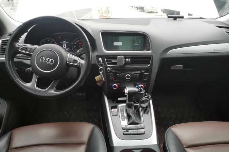 Used Audi Q5 2016 40 TFSI Technology Edition Center Console