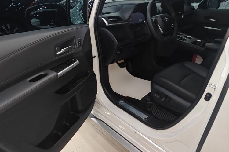 Used Toyota Granvia 2024 2.5L Hybrid Prestige PLUS Edition
