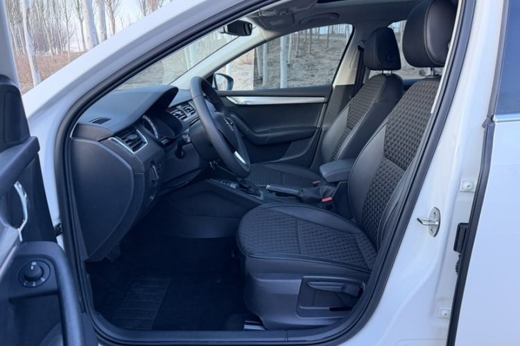 Used Skoda Octavia 2019 1.5L Automatic Smart Drive Luxury Edition China VI Standard
