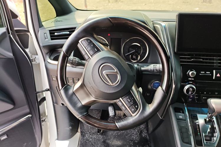 Used Lexus LM 2020 300h Seven-Seat Elegant Edition
