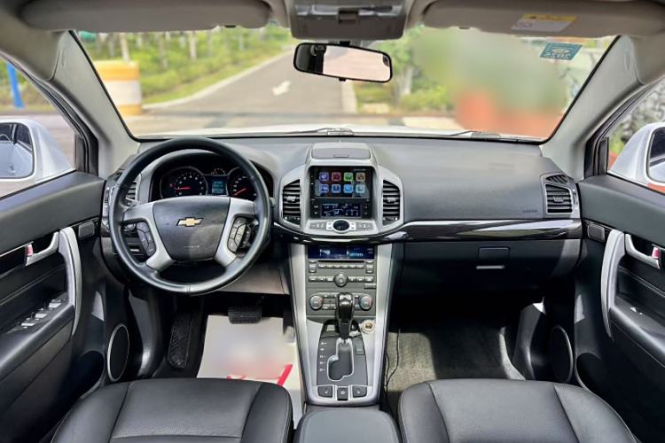 Used Chevrolet Captiva 2015 2.4L 4x4 Flagship Edition 7-Seater
