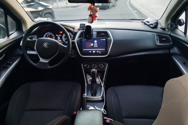 Used Suzuki S-Cross 2015 1.6L CVT Two-Wheel Drive Entry-Level Trim Center Console