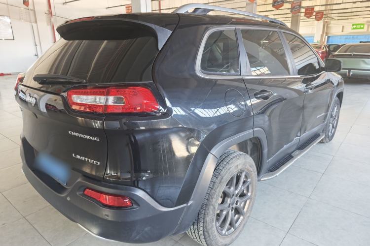 Used Jeep Cherokee 2020 2.0L Two-Wheel Drive Classic Sports Edition