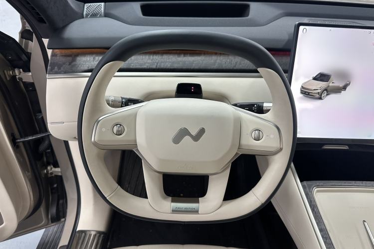 Used ONVO Luxeed L90 2025 Model—Max Six-Seater Version
