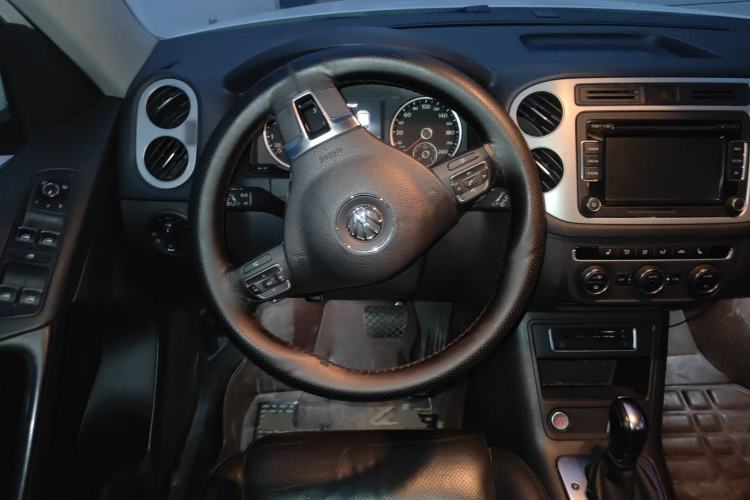 Used Volkswagen Tiguan 2015 1.8TSI Automatic Two-Wheel Drive Luxury Model Steering Wheel