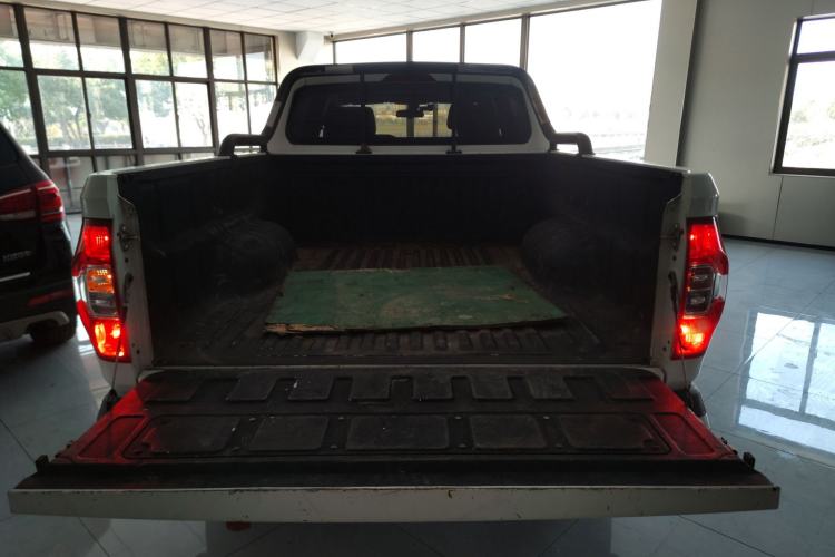 Used SAIC MAXUS T70 2019 2.0T Diesel Manual Two-Wheel Drive Comfort Version with Long Body and High Ground Clearance
