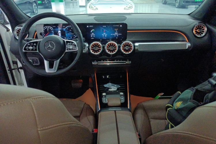 Used Mercedes-Benz GLB 2023 GLB 220 Sport Edition Center Console