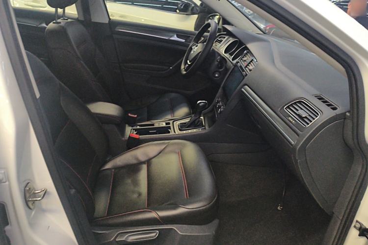 Used Volkswagen Golf 2016 1.6L Automatic Comfort Model Right Front Seat