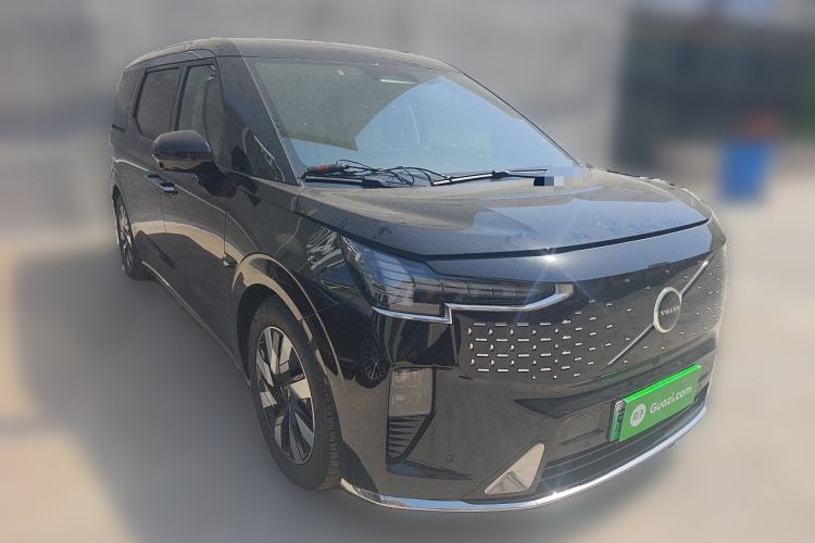 Used Volvo EM90 2025 Ultra Six-Seater