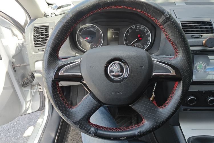 Used Skoda Octavia 2015 Classic Model 1.6L Manual Eado Version
