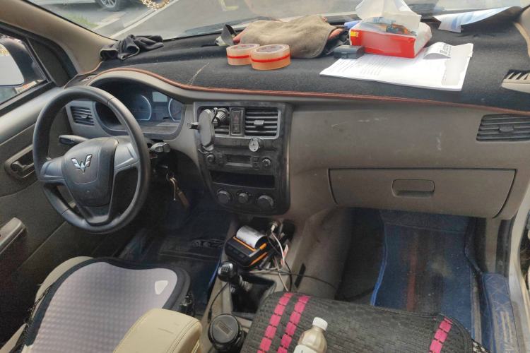 Used Wuling Rongguang V 2019 1.5L Window-Sealed Utility Model China VI LAR Center Console