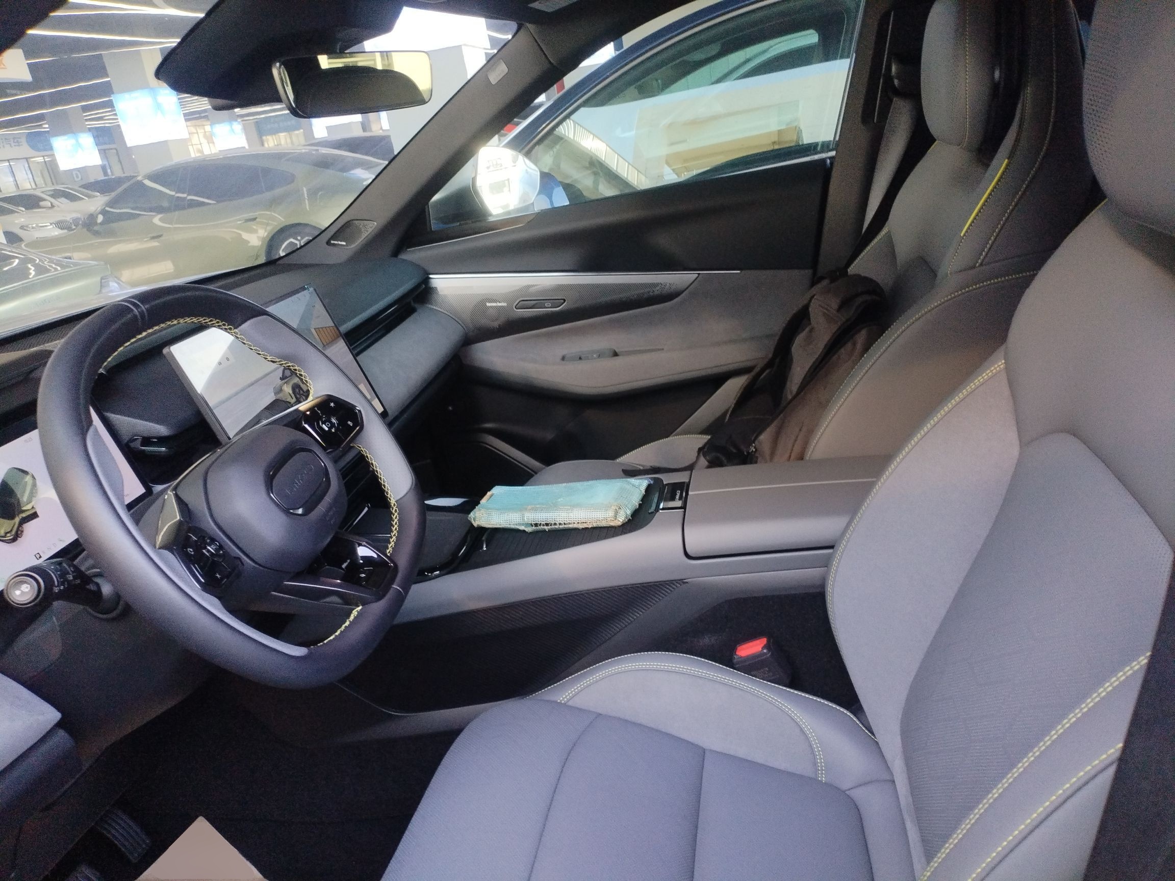 Переднее сиденье в автомобиле